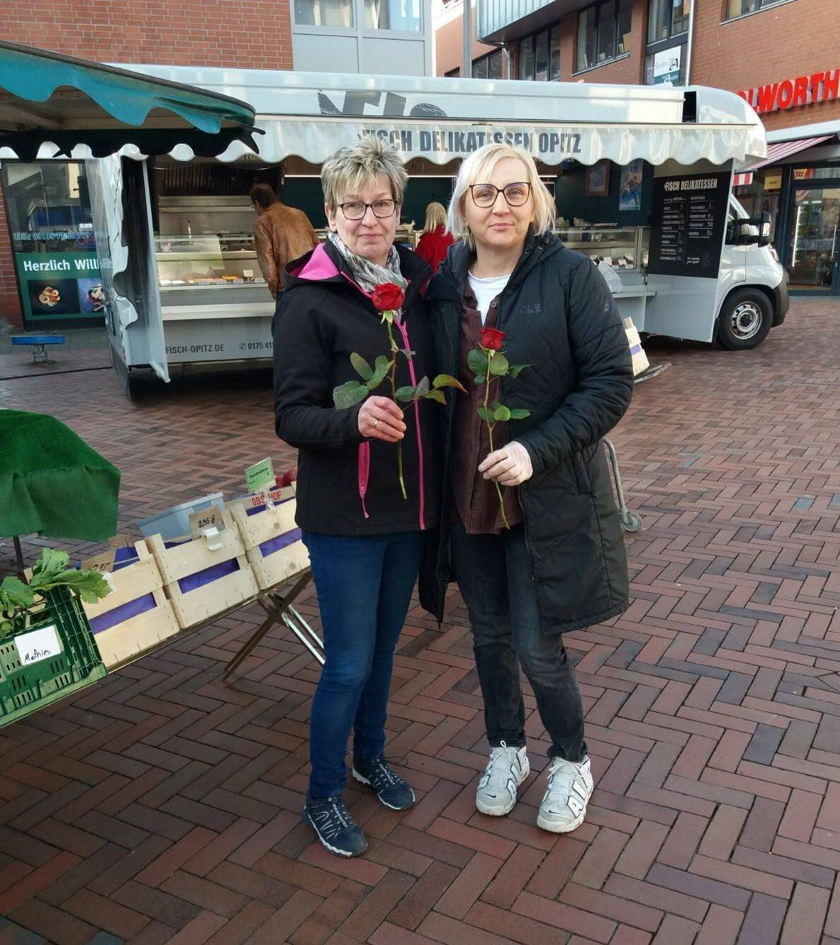 Valentinstag auf dem Wochenmarkt Barsinghausen: Bunte Rosen für die Marktgäste