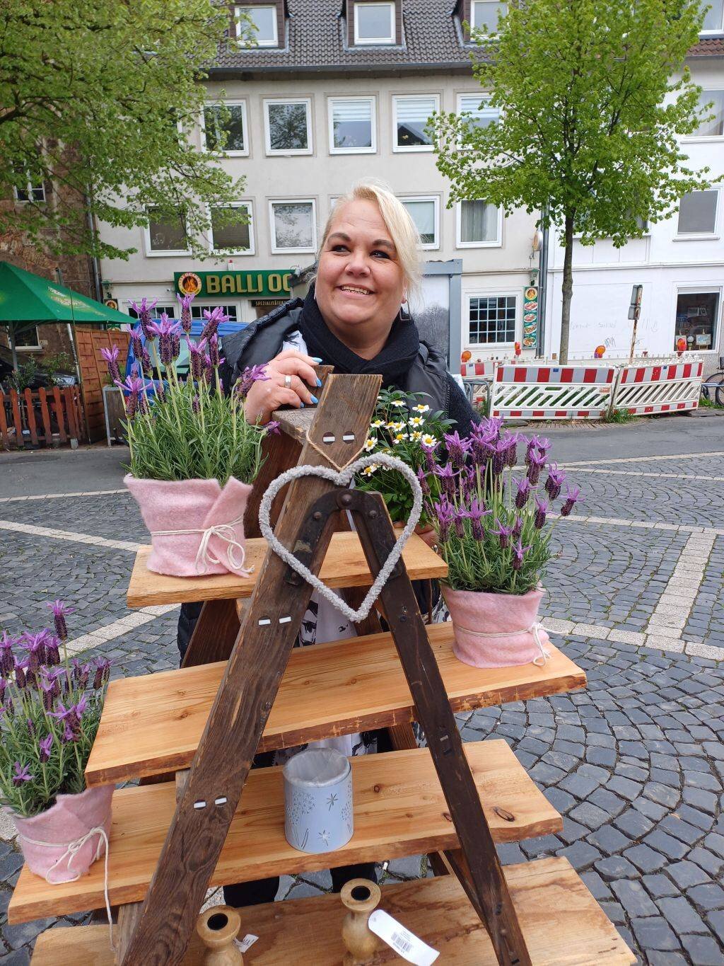 Vom Gartentisch zum Marktstand – Silke-Flora seit 15 Jahren auf dem Wochenmarkt Minden