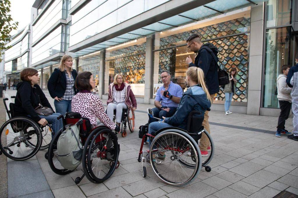 Rollstuhl-Informationstag auf dem Mindener Wochenmarkt am 5. September