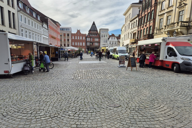 Der Wochenmarkt Minden kehrt donnerstags zurück auf den Marktplatz – Positive Resonanz aus Kundenumfrage