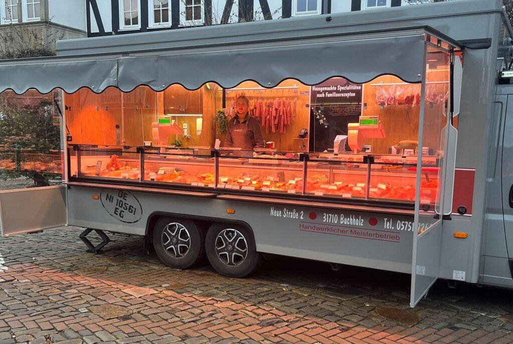 Traditionelles Fleischerhandwerk auf dem Donnerstagsmarkt Minden: Hausschlachterei Straßberger seit diesem Sommer dabei