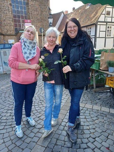 Valentinstag auf dem Wochenmarkt Minden: Bunte Rosen für die Marktgäste