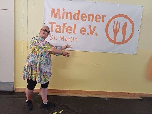 200 Euro für die Mindener Tafel: Lebensmittelversteigerung auf dem Wochenmarkt war voller Erfolg
