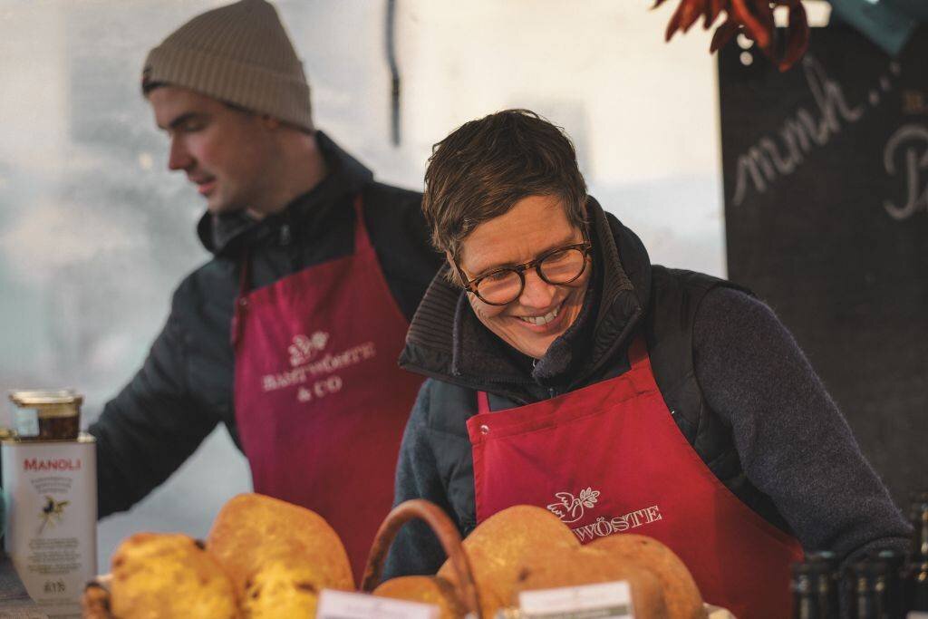 Feinkost mit Erfahrung: Bastwöste aus Oldenburg auf dem Wochenmarkt Wildeshausen