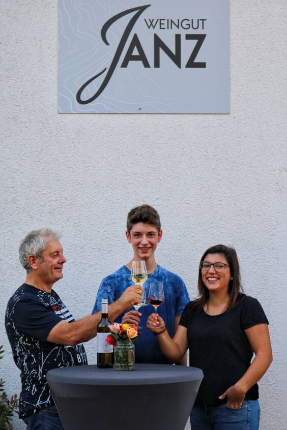 Weingut Janz bereichert den Wochenmarkt in Trebur mit erlesenen Weinen