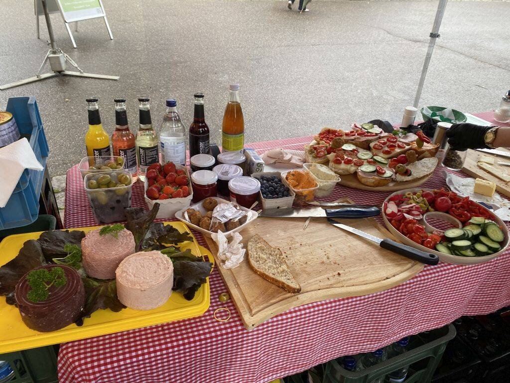 Marktfrühstück mit Musik: Genießen auf dem Wochenmarkt Geislingen am 5. Juli
