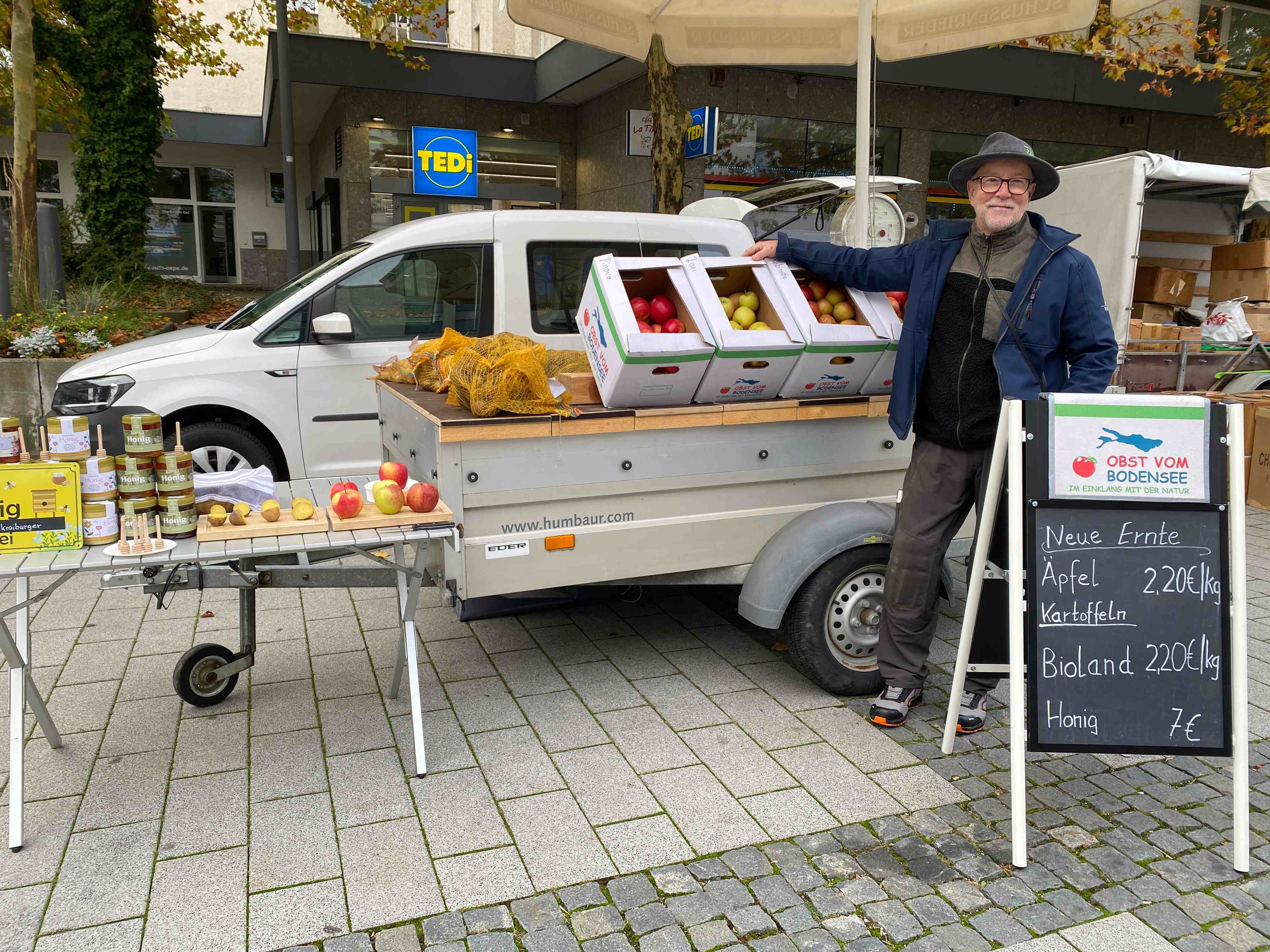 Neuer Marktstand mit Bodensee-Schätzen auf dem Wochenmarkt Waldkraiburg: Kartoffeln, Äpfel & Honig von Kühbach 