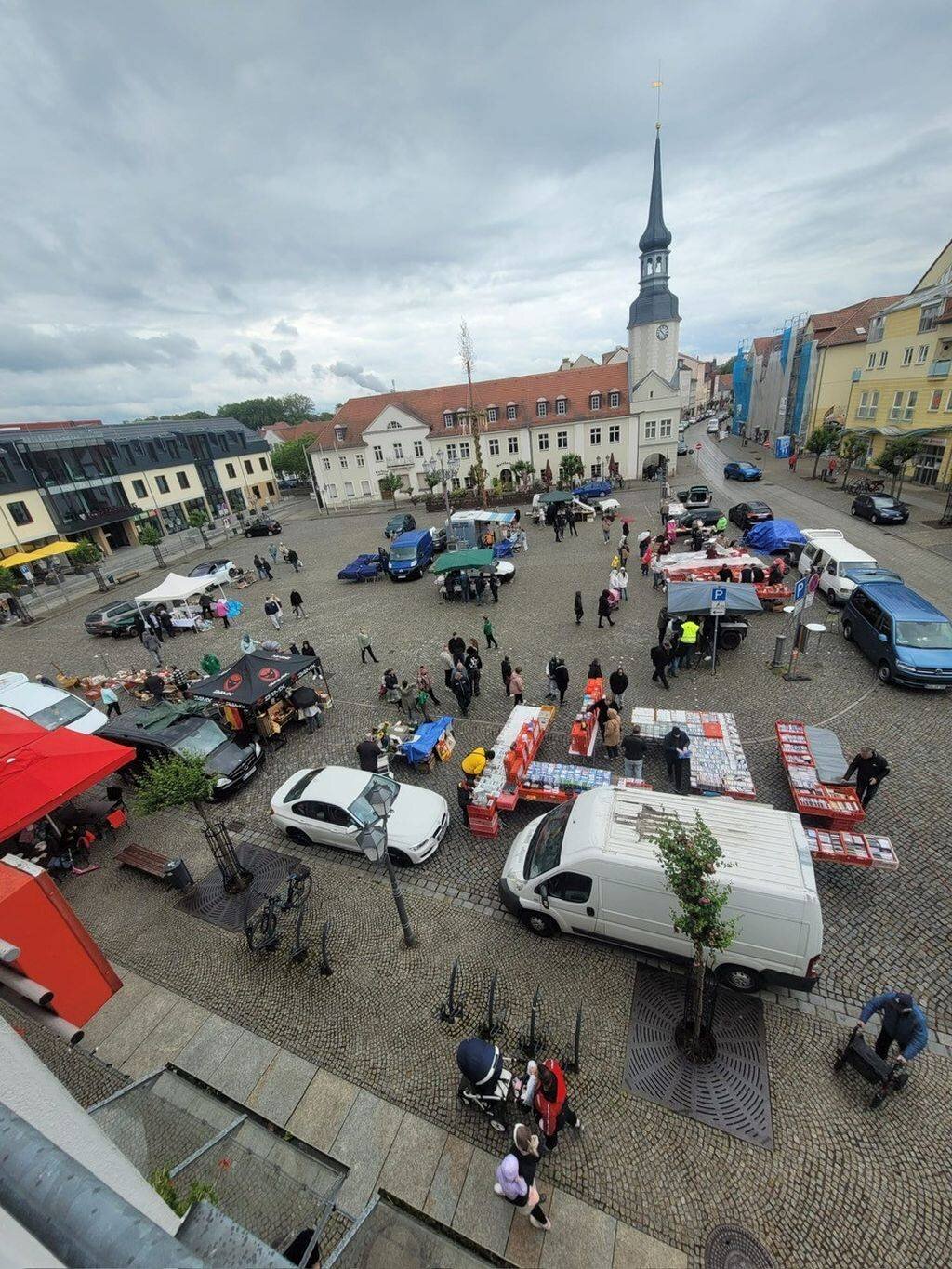 Spremberger Flohmarkt geht in die zweite Runde – Stöbern, Handeln und Schätze entdecken am 15. Juni auf dem Marktplatz