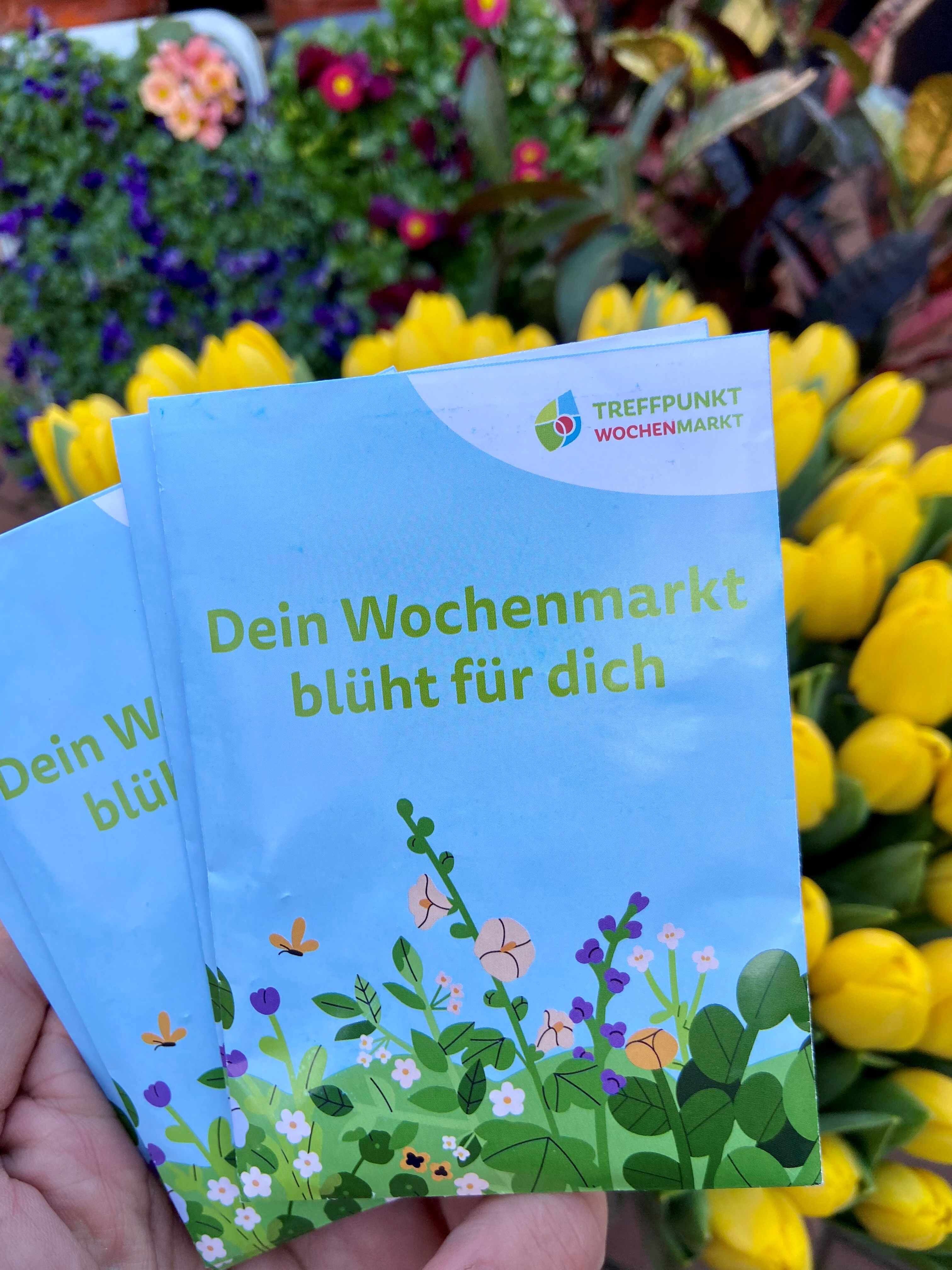 Frühlingsaktion auf dem Wochenmarkt in Frechen-Mitte: Kleine Überraschungen für die Marktgäste