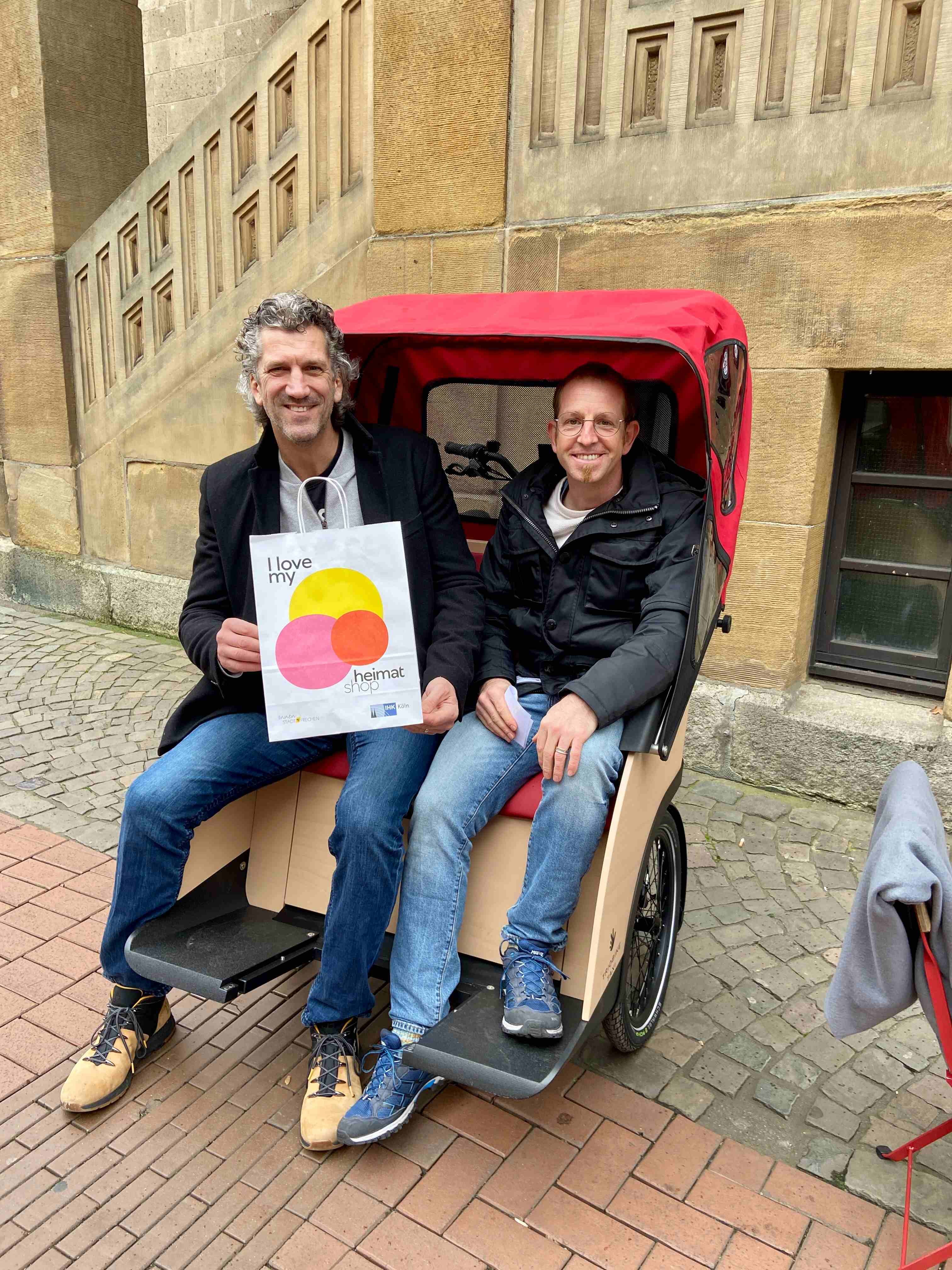 Heimat Shoppen in Frechen ein voller Erfolg – Bürgermeister Tietz besucht Wochenmarkt