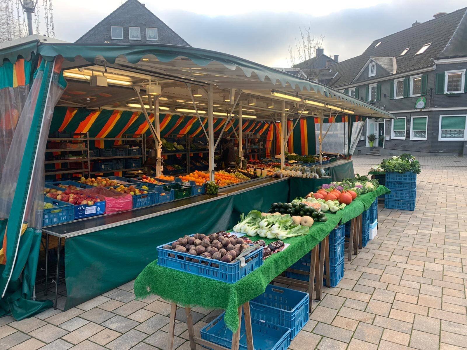 Frühlingshafte Überraschung & neuer Obst- und Gemüsestand auf dem Wochenmarkt Hückeswagen