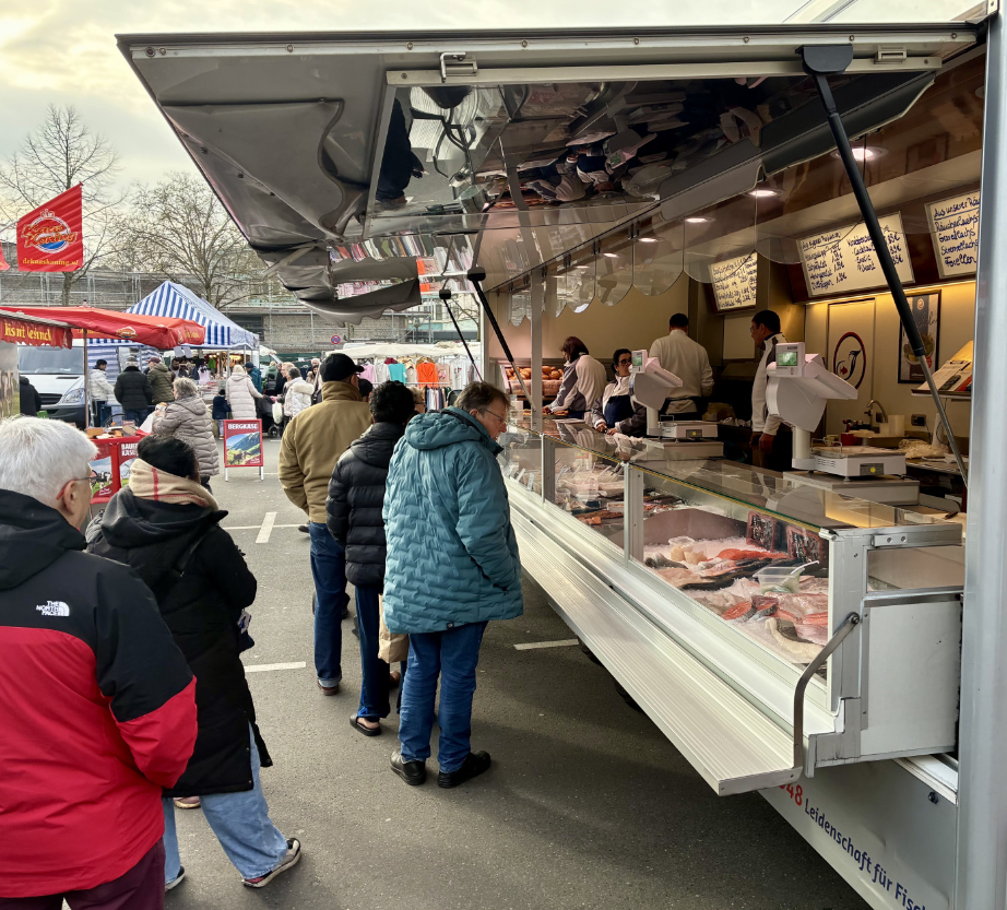 Wochenmarkt Opladen – Einkaufen, Begegnen und Genießen an Weiberfastnacht
