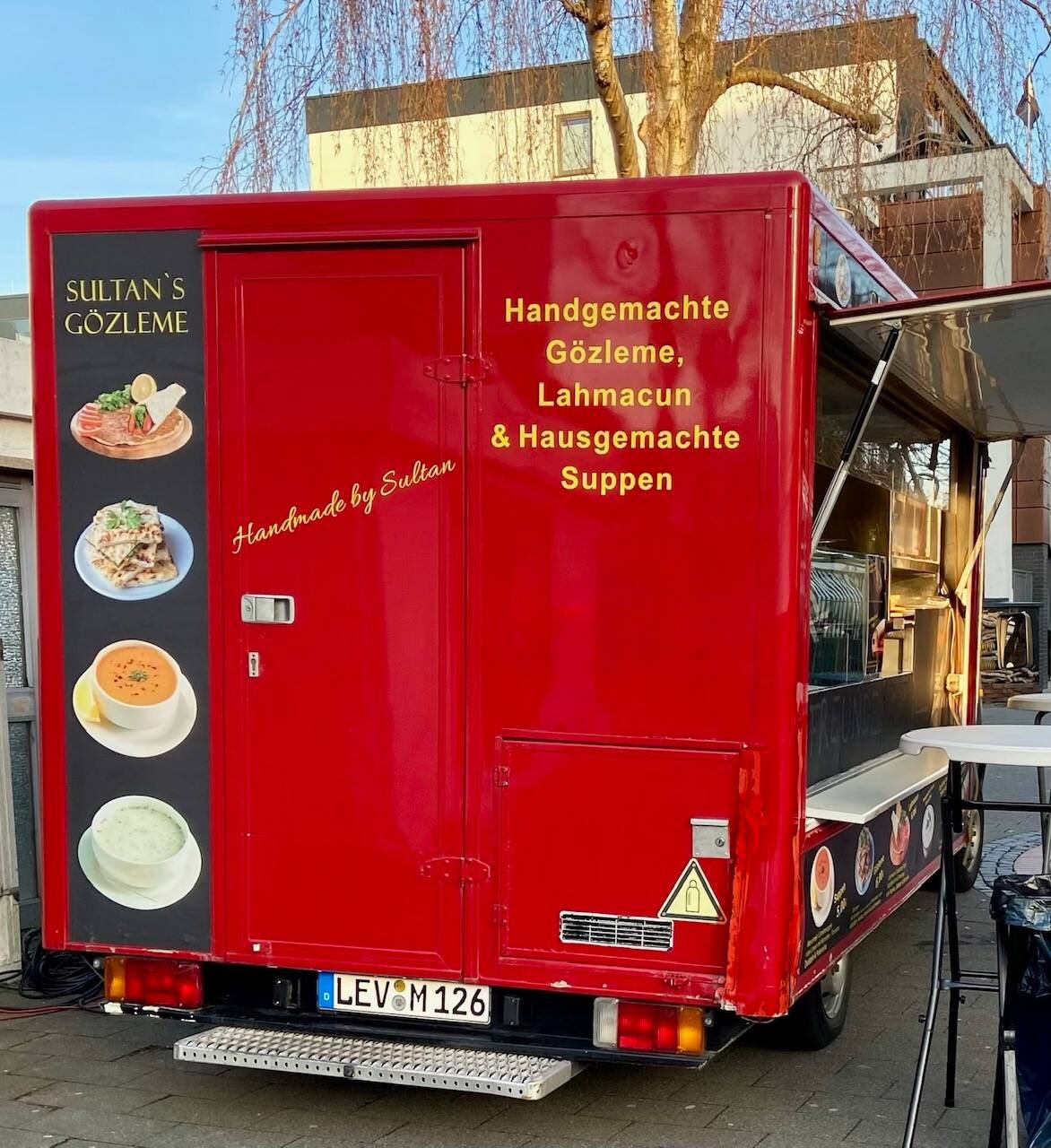 Foodtruck "Sultan" bringt anatolische Köstlichkeiten auf den Opladener Wochenmarkt