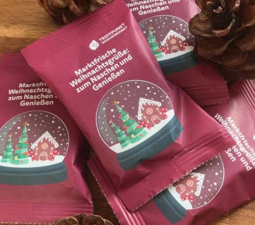 Weihnachtsaktion auf dem Wochenmarkt Mülheim: Schmackhafte Lebkuchen für die Marktbesucher