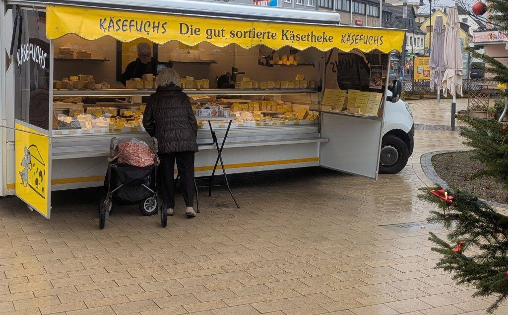 Neuer Käsehändler „Käsefuchs“ bereichert mit 150 Käsesorten den Wochenmarkt in Rösrath
